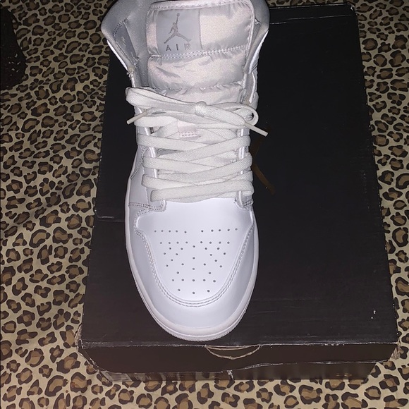 Jordan 1st - Picture 3 of 3